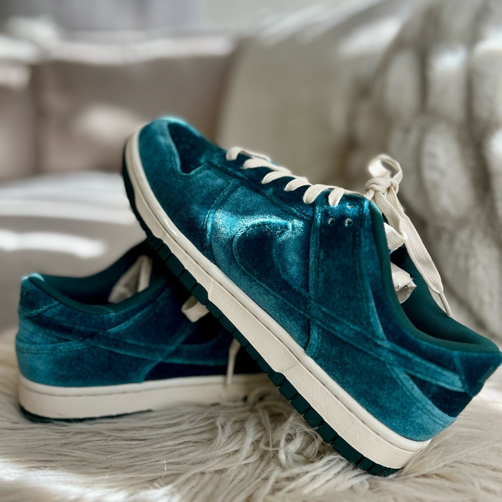 Nike
Dunk Low "Green Velvet" sneakers